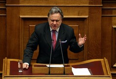 Κατρούγκαλος: Το υπουργείο φυλασσόταν και από ΜΑΤ και από security