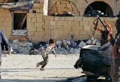 Ψεύτικο τελικά το συγκλονιστικό viral βίντεο με το ηρωικό αγοράκι από τη Συρία