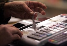 WSJ: Θετικό το μέτρο με τη λοταρία αποδείξεων