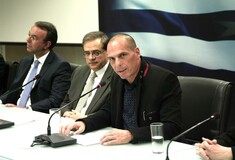 Βαρουφάκης: Ανάπτυξη δεν σημαίνει τόσες πολλές Πόρσε στους δρόμους