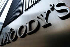 Ο Moody's υποβάθμισε πέντε ελληνικές τραπέζες