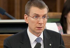 #proudtobegay έγραψε στο Twitter Υπουργός της Λετονίας