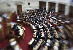 Υπόθεση Novartis: Προανακριτική και για τους 10 πολιτικούς αποφάσισε η Βουλή