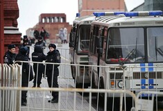Τραγικό δυστύχημα στη Ρωσία: Μια γυναίκα και ένα παιδί τριών ετών σκοτώθηκαν όταν αυτοκίνητο έπεσε πάνω σε πλήθος