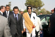 Όσα γνωρίζουμε για την κράτηση του Σαρκοζί και το σκάνδαλο χρηματοδότησης από τον Καντάφι