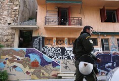 Αστυνομικές επιχειρήσεις σε καταλήψεις κτιρίων στα Εξάρχεια και το Κουκάκι