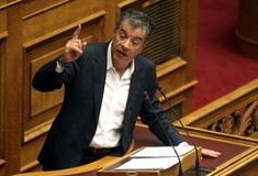 Θεοδωράκης: Σύγκρουση με το λόμπι της δραχμής ή εθνική τραγωδία