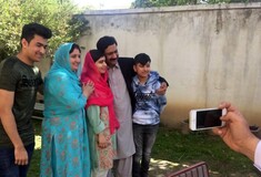 Η Μαλάλα επιστρέφει στο σπίτι της για πρώτη φορά από τότε που πυροβολήθηκε από τους Ταλιμπάν