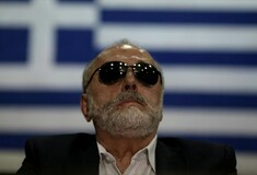 Ο Κουρουμπλής επαναφέρει το παλιό ωράριο στα φαρμακεία