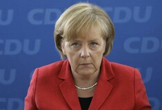 Bloomberg: Η Μέρκελ θέλει συμβιβασμό με τον Τσίπρα