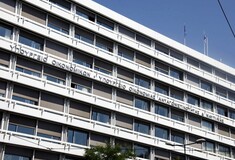 Το ΥΠΟΙΚ επιβεβαιώνει την τρύπα των δύο δις στο πρωτογενές πλεόνασμα