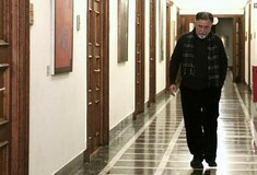 Μαξίμου καλεί Πανούση