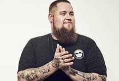 Ο Rag'n'Bone Man έχει σίγουρα κάποιο σατανικό σχέδιο για την κατάκτηση του πλανήτη