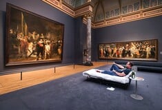 Επισκέπτης του Rijksmuseum περνά μια νύχτα συντροφιά με ονομαστό πίνακα του Ρέμπραντ