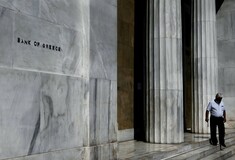 Moody's για Ελλάδα: Μεγάλη πιθανότητα ελέγχου κεφαλαίων και παγώματος καταθέσεων