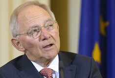 Σόιμπλε: Οι θεσμοί θα κρίνουν τη βιωσιμότητα του ελληνικού χρέους