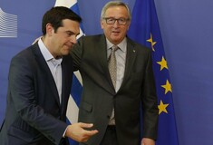 Le Monde: Ο Τσίπρας έχασε τον τελευταίο φίλο στις Βρυξέλλες