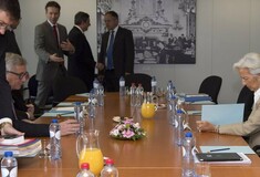 Σε εξέλιξη η συνάντηση Τσίπρα με τους προέδρους των θεσμών - Σημαντικές παραμένουν οι διαφωνίες