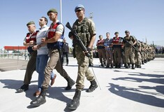 Η Διεθνής Αμνηστία καταγγέλλει το «αποπνικτικό κλίμα φόβου» που επιβάλλουν οι αρχές στην Τουρκία