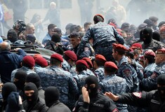 Συνεχίζονται για δέκατη ημέρα οι διαδηλώσεις στην Αρμενία- Συνελήφθη ο ηγέτης της αντιπολίτευσης