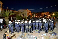Μυτιλήνη: Φασίστες δεν συνέλαβαν για τα επεισόδια, αλλά σήμερα συνέλαβαν 120 πρόσφυγες