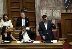 Τσίπρας: Φερέφωνο του Σαμαρά ο Μητσοτάκης - Δώρο η πρόταση δυσπιστίας