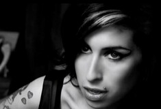 Η Amy Winehouse τραγουδάει α καπέλα το ‘Back to Black’