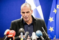 Βαρουφάκης: Οι εταίροι πρέπει να υποχωρήσουν