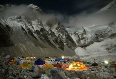 Φόβοι για πολλούς νεκρούς στην κατασκήνωση των ορειβατών στο Έβερεστ