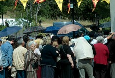 Λαοθάλασσα, ουρές και αναμονή δύο ωρών για την Αγία Βαρβάρα