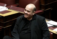 Ο Μιχελογιαννάκης πιστεύει πως το Αids κολλάει με το σάλιο και πως τα ιερά λείψανα βοηθούν στην ιατρική