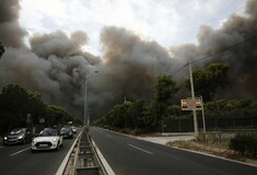 O Nέος Βουτζάς εκκενώνεται - Δείτε τις δραματικές φωτογραφίες απ' όσα έγιναν πριν λίγο