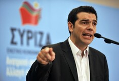 Ο Τσίπρας επιτίθεται σε ΝΔ-ΠΑΣΟΚ επειδή δεν του υποβάλλουν προτάσεις για το Ασφαλιστικό που δεσμεύτηκε να εφαρμόσει