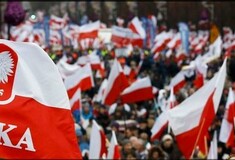 Πολωνία: Χιλιάδες άνθρωποι στους δρόμους για τη Δημοκρατία