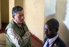 Ζιμπάμπουε: Ξεκινά η δίκη του αρχηγού του σαφάρι στο οποίο δολοφονήθηκε ο Σέσιλ