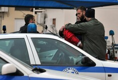 Υπό κράτηση ο γιος της 60χρονης που δολοφονήθηκε στη Βούλα