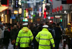 Πώς οι επιθέσεις εναντίον δεκάδων γυναικών την Πρωτοχρονιά κορύφωσαν την ξενοφοβία στην Κολονία