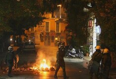 Επεισόδια, πετροπόλεμος και κρότου λάμψης στην Αθήνα
