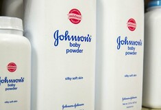 Αποζημίωση 72 εκατ. καλείται να πληρώσει η Johnson & Johnson σε οικογένεια γυναίκας που πέθανε από καρκίνο