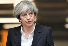 Εξελίξεις στη Βρετανία - Η στερλίνα καταρρέει και η Μέι ψάχνει ακόμη και σήμερα να βρει νέο υπουργό