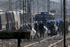 10 διμοιρίες των ΜΑΤ στην Ειδομένη