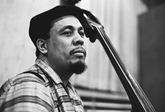 Charles Mingus: 15 σταθμοί στην πορεία ενός τρανού συνθέτη και κοντραμπασίστα της τζαζ