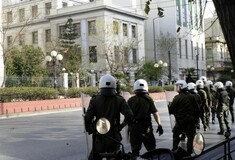 Ένταση έξω από την ΑΣΟΕ