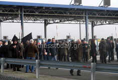 ΜΑΤ, χημικά και προσαγωγές σε διαμαρτυρία στα διόδια Αιγινίου