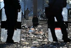 Ειδομένη: Πρόσφυγες συγκεντρώνονται για να περάσουν τα σύνορα