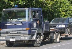 Πήραν με γερανούς τα ι.χ. στη Μεσογείων, λόγω Σόιμπλε