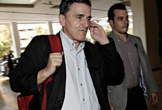 Οι δανειστές επιστρέφουν για τα νέα μέτρα - Βαρύ το κλίμα στην Αθήνα