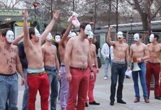 Hommen: Οι ημίγυμνοι Γάλλοι που στρέφονται κατά των gay γάμων