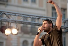 Γλυπτό για τον Παύλο Φύσσα
