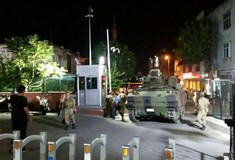 O Τούρκος πρωθυπουργός ανακοίνωσε πως είναι σε εξέλιξη απόπειρα για στρατιωτικό πραξικόπημα